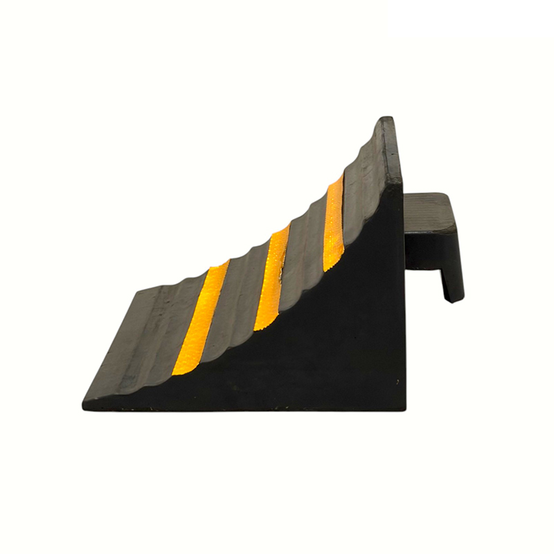 استاپ چرخ لاستیکی ضد لغزش تقویت شده مثلثی (با دسته یکپارچه)